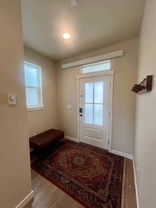 Building Photo - BEAUTIFUL 3Bd 2.5Ba energy efficient home ...