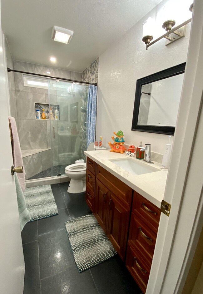 Building Photo - 2959 Silverland Dr