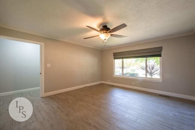 Building Photo - Fresno Eastside Home, 3BR/2BA, Near CSUF –...