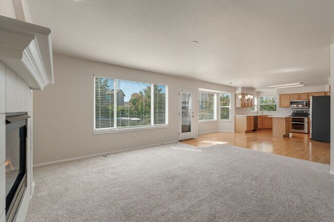 Building Photo - Spacious 4BR Home in Pine Creek – Academy D20