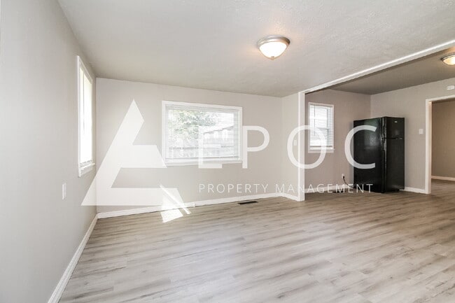 Building Photo - 704 Tiffin Ave