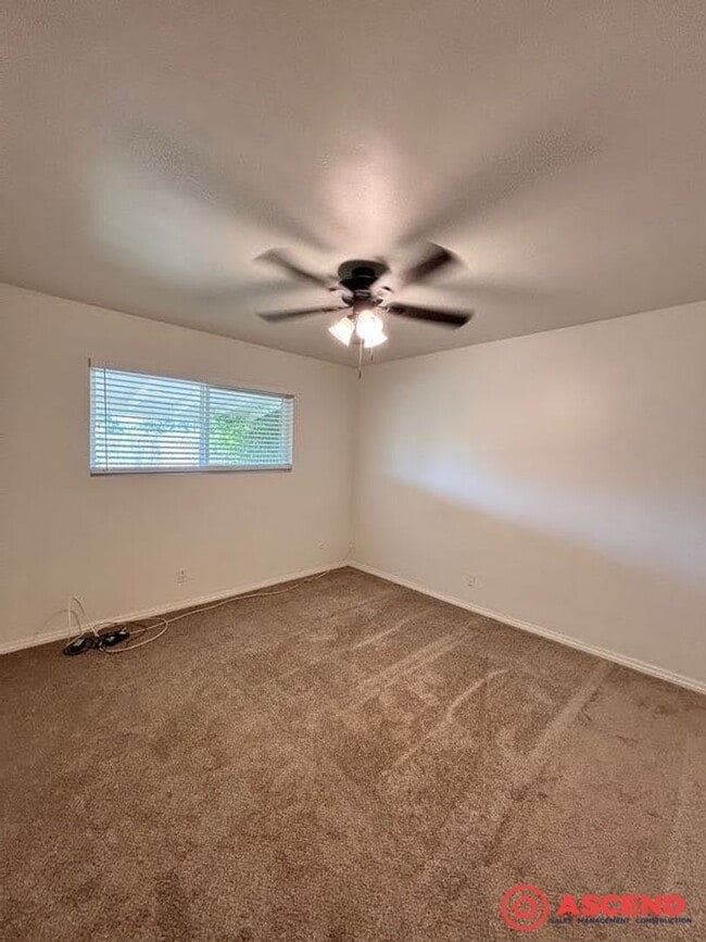 Building Photo - 3 Bed / 2 Bath Home on 2 Acres of Cattle L...