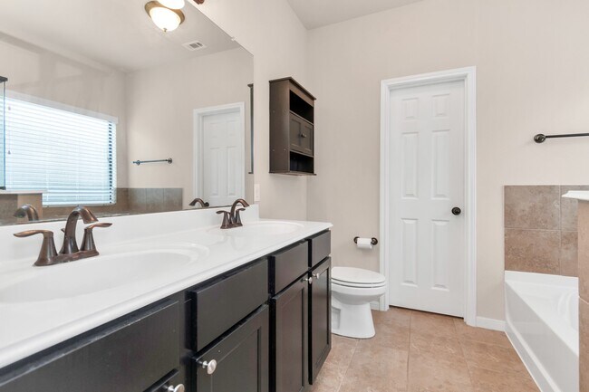 Building Photo - 5635 Round Robin Dr