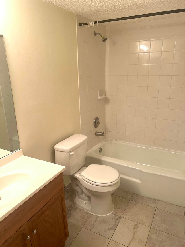 Building Photo - 1100 SE 4th Ave