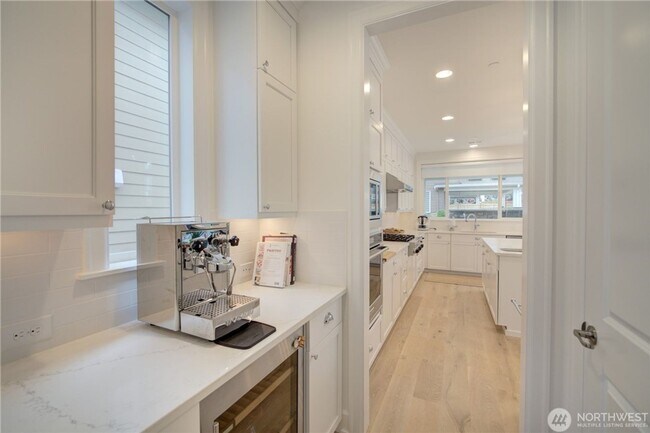 Building Photo - 5Bd/4.5Ba Sammamish House