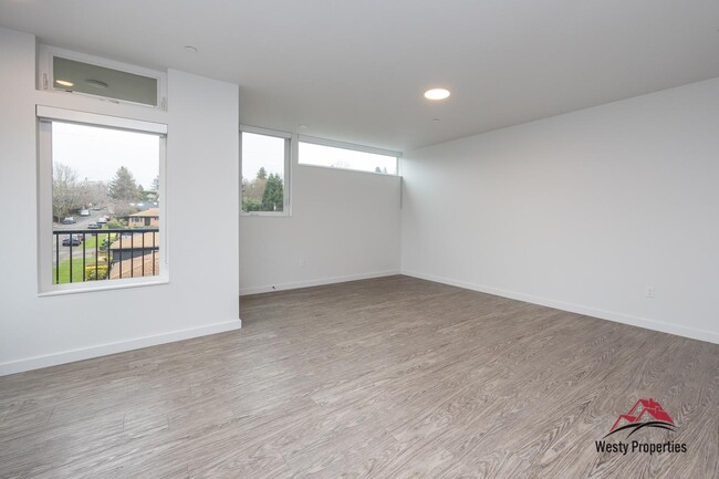 Building Photo - 4647 SE 40th Ave