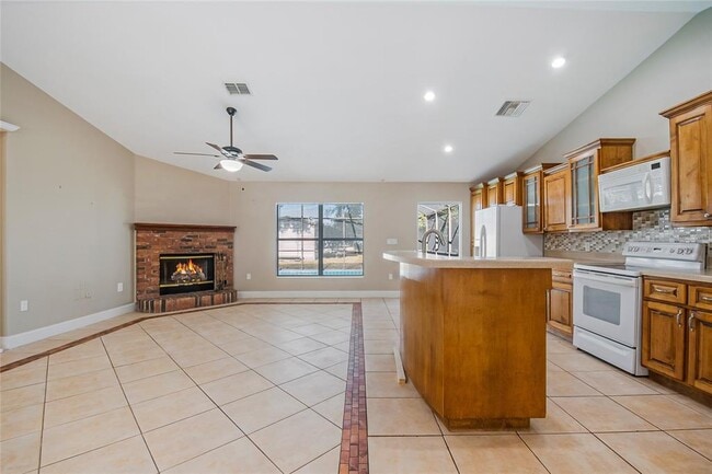 Building Photo - 1503 Lund Ave