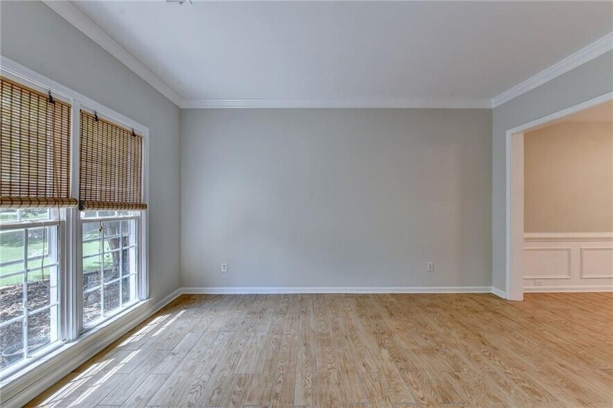 Building Photo - 2835 Crestmont Ct
