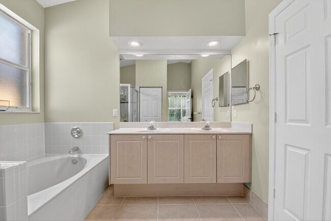 Building Photo - 8403 Siciliano St