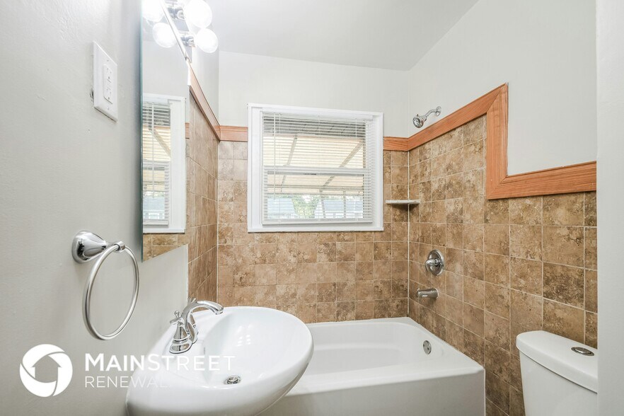 Building Photo - 4769 N Mitchner Ave