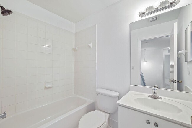 Building Photo - Cutler Bay Townhouse