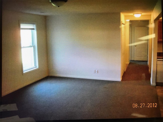 Building Photo - 1546 Spring Bay Rd