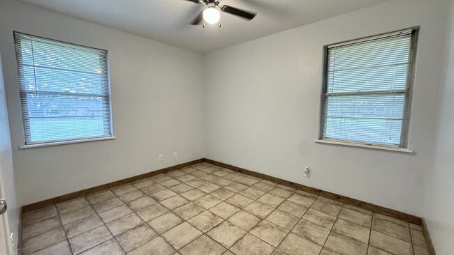 Building Photo - 202 Gross St