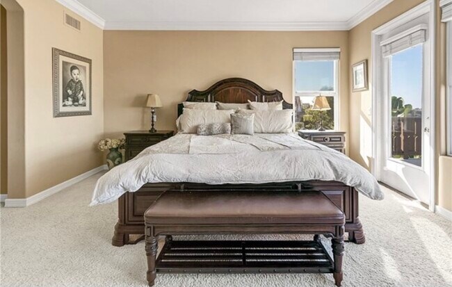 Building Photo - 9 Marisol