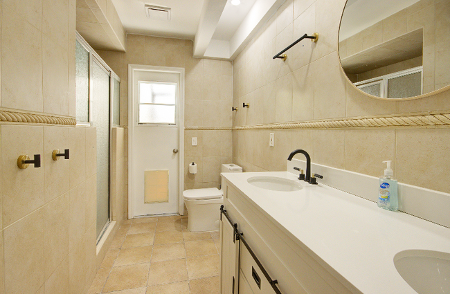 Building Photo - 2420 SW 44th Terrace