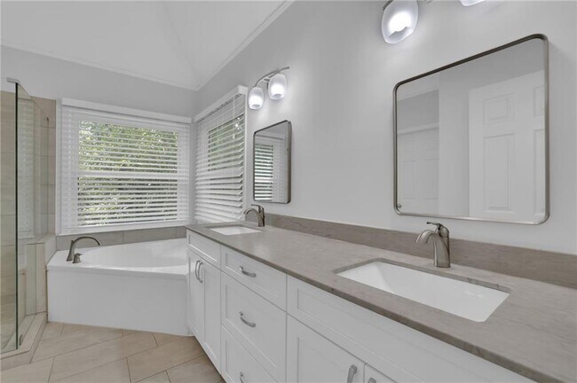Building Photo - 235 Ashebourne Trail