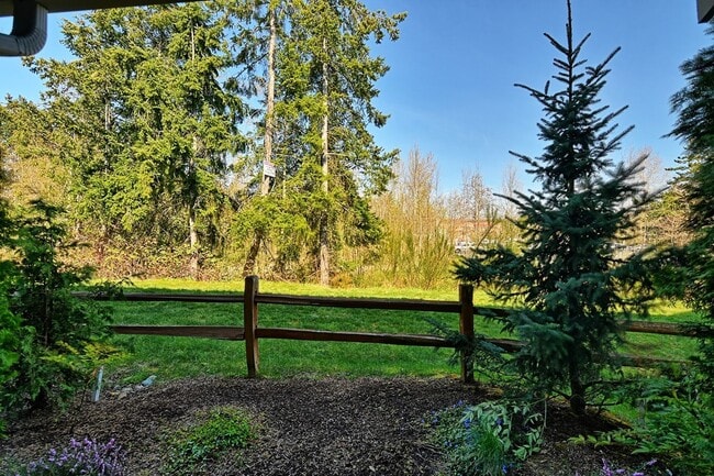 Building Photo - Near Silver Lake - Northlake Court 3 Bedro...