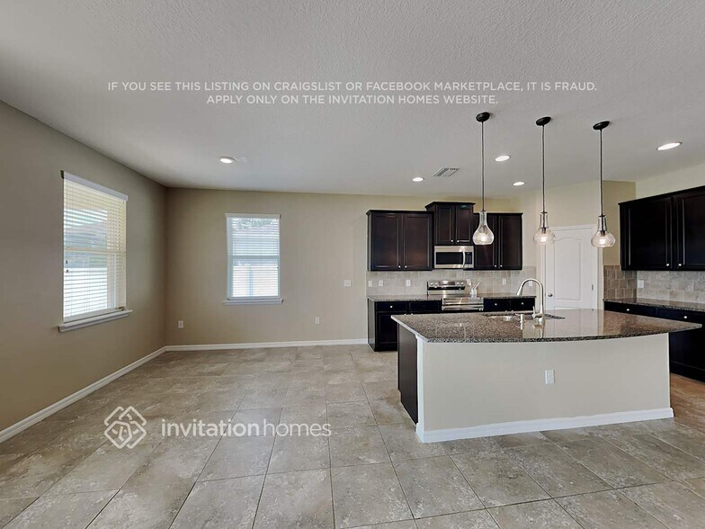 Building Photo - 15633 Trinity Fall Way