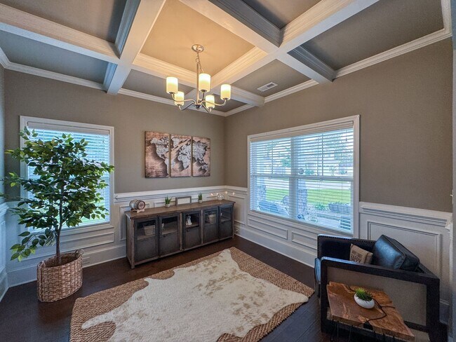 Building Photo - Gorgeous 4 Bed 2.5 Bath Home with Fenced Backyard