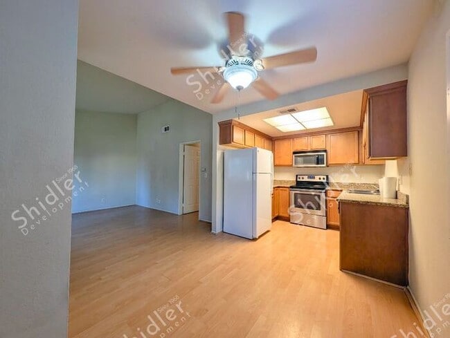 Building Photo - 2 Bed 1 Bath No one Above You