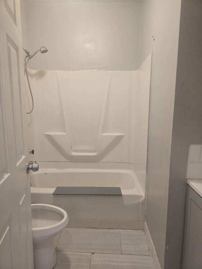 Building Photo - 14 Wood St