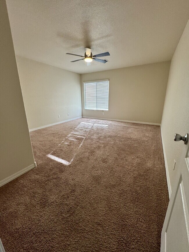 Building Photo - Move in Special 1/2 off first full month's...