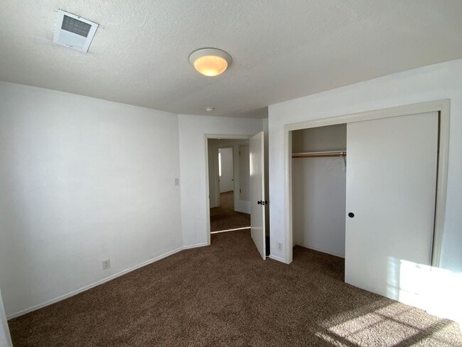 Building Photo - 4 Bedroom Single Story Home Available Near McMahon Blvd NW & Unser Blvd NW!