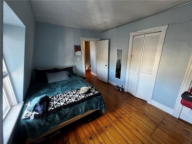 Building Photo - 235 Spring St