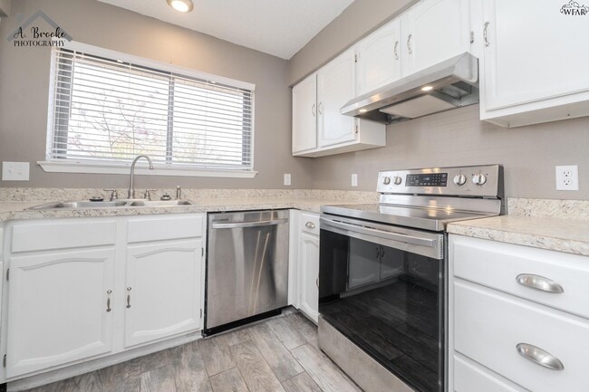 Building Photo - 4825 Colleen Dr