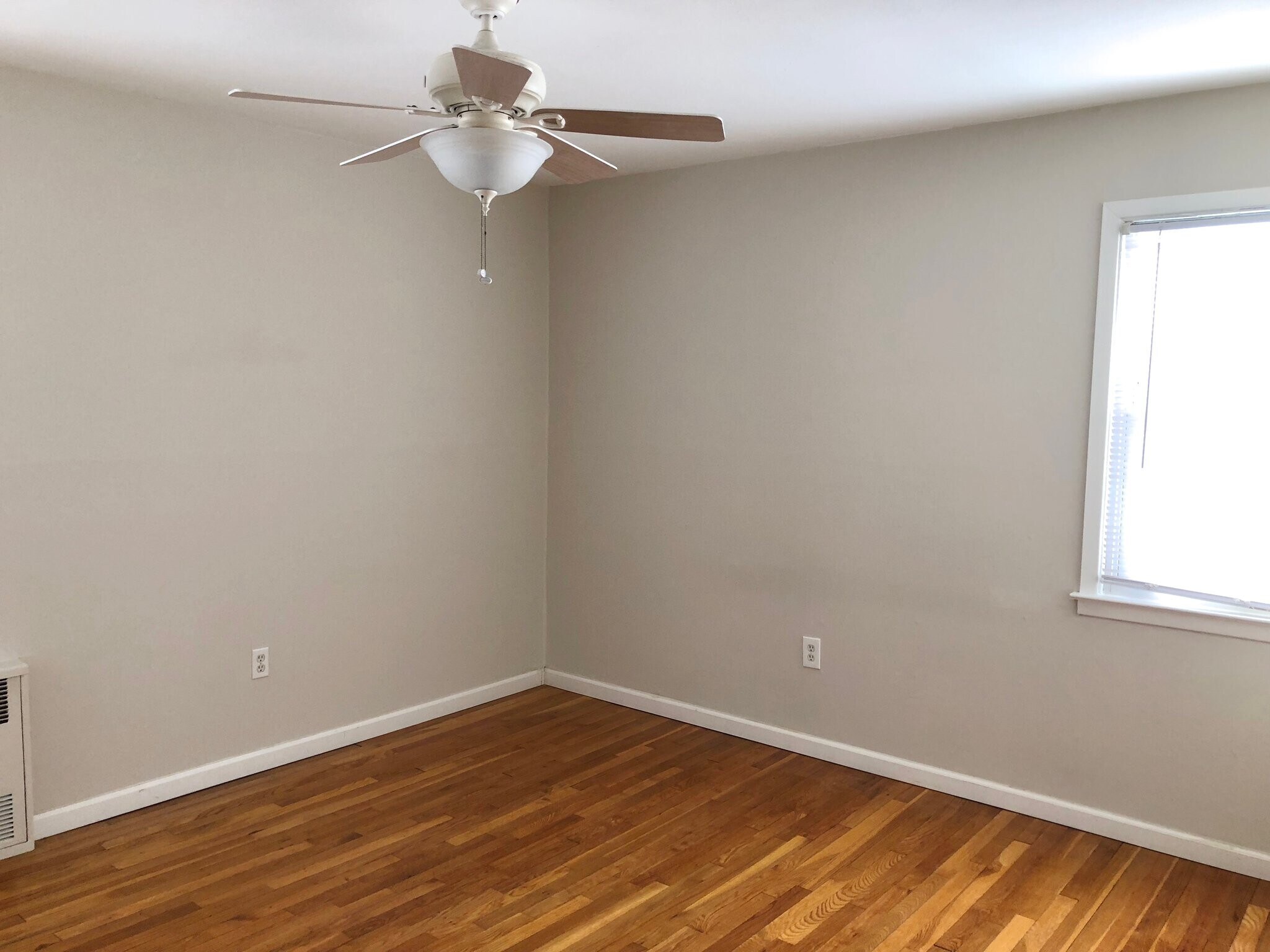 Building Photo - 9 Graywood Rd