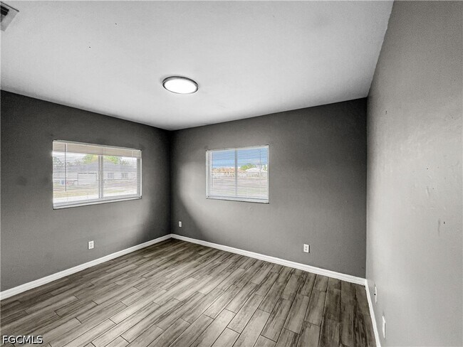 Building Photo - 121 Gordon Ave S