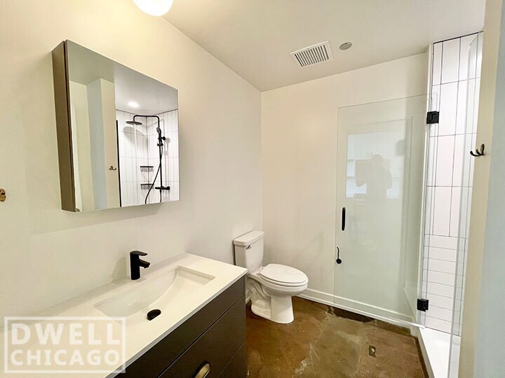 Building Photo - 1139 W Lawrence Ave