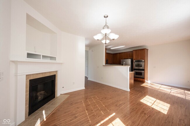 Building Photo - 9009 Mercer Dr