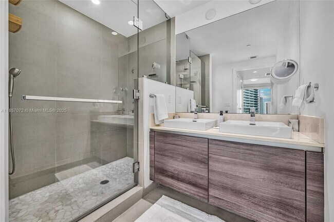 Building Photo - 1080 Brickell Ave