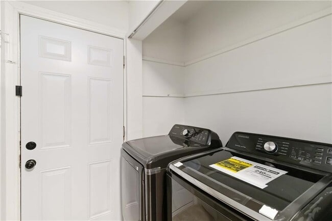 Building Photo - 46 Le Parc Fontaine