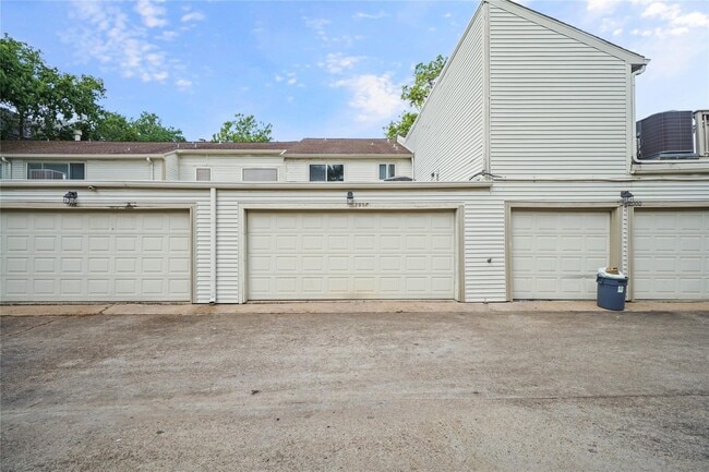 Building Photo - 1998 Augusta Dr