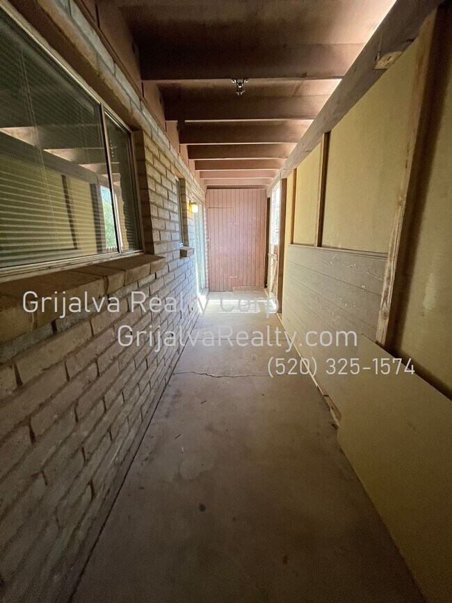 Building Photo - 2614 N Winstel Blvd