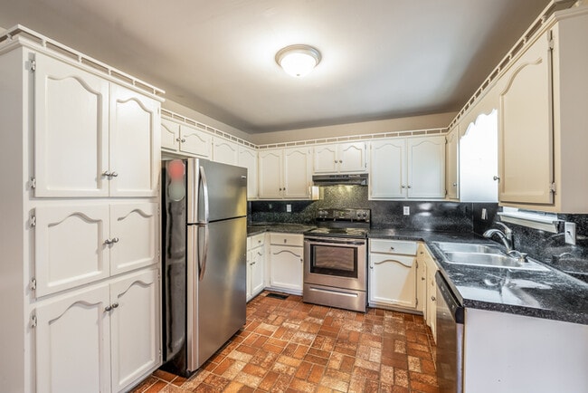 Building Photo - 8405 Lanewood Cir
