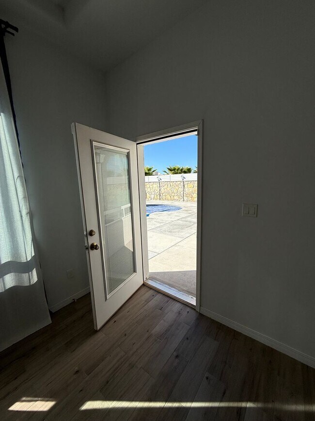 Building Photo - Beautiful home in Sonoma Springs! 4bed, 2.5 baths