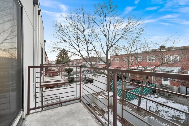 Building Photo - 694 E 38th St