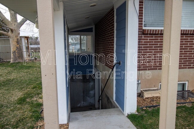 Building Photo - 477 Colonial Ave