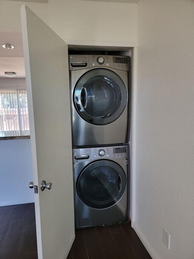 Building Photo - Lemon Grove Townhouse