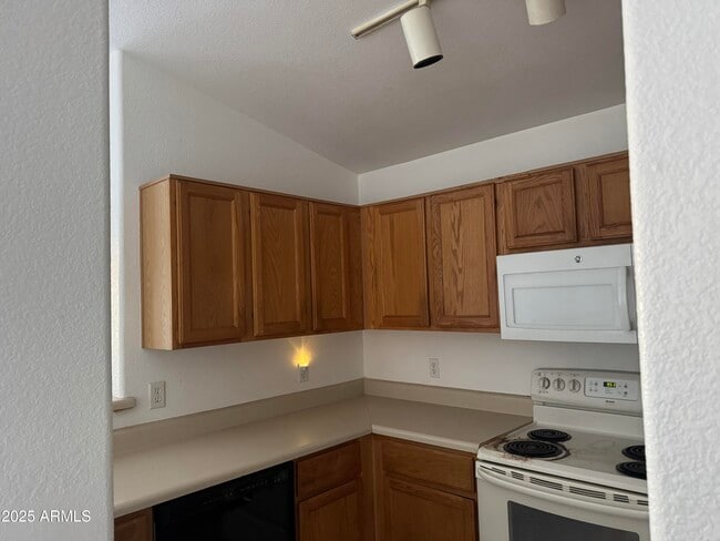 Building Photo - 726 S Nebraska St