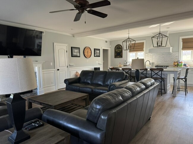 Building Photo - 3 Forest Lake Dr