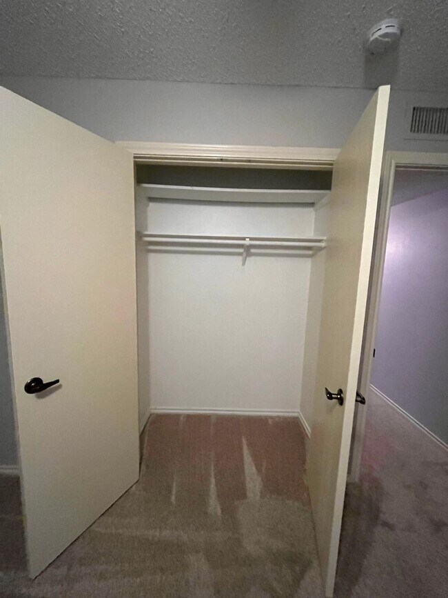 Building Photo - 4 Bedroom 2 Bath 2 Car Garage in Arlington - Excellent Location