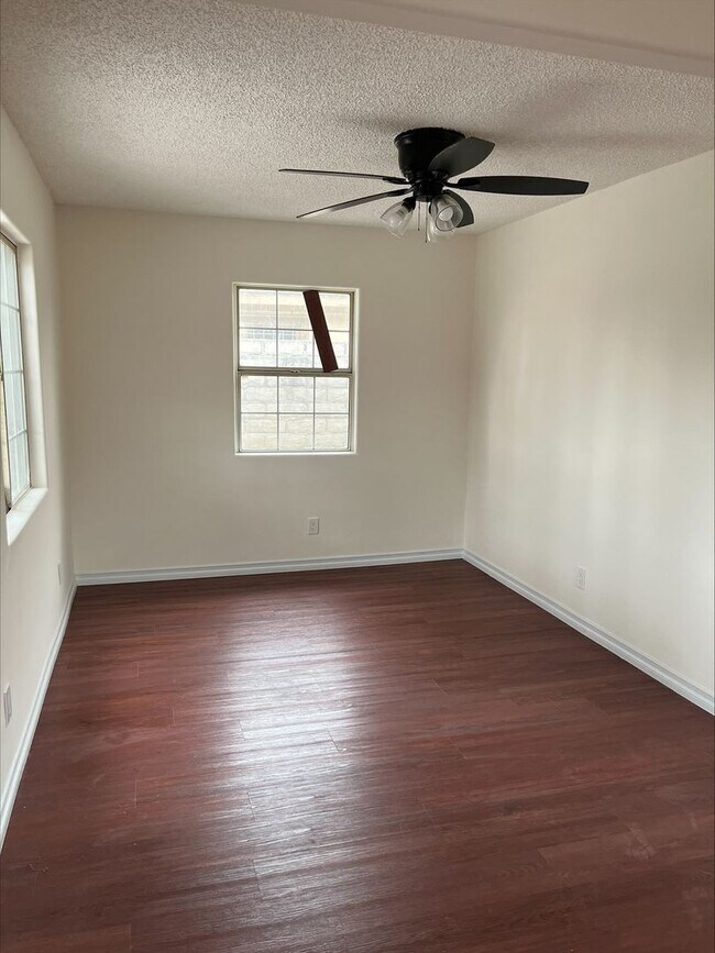 Primary Photo - 1151-1153 E 88th Pl