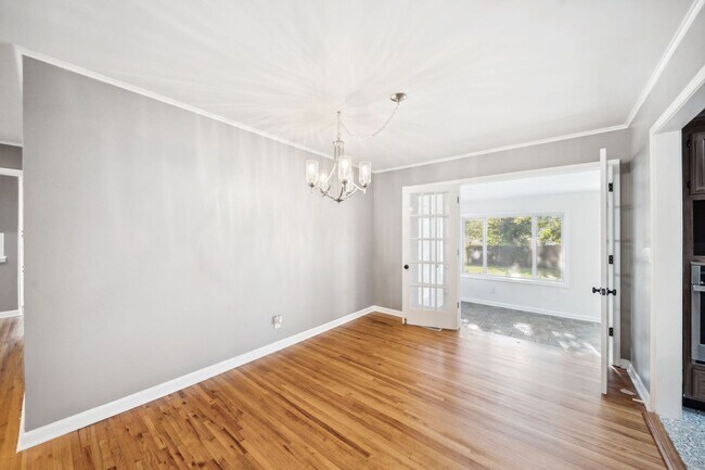 Building Photo - Adorable Home in the Heart of Midtown!
