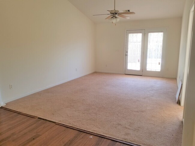 Building Photo - 211 Sunview Drive