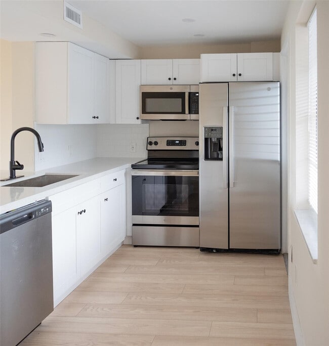 Building Photo - 3001 S Course Dr