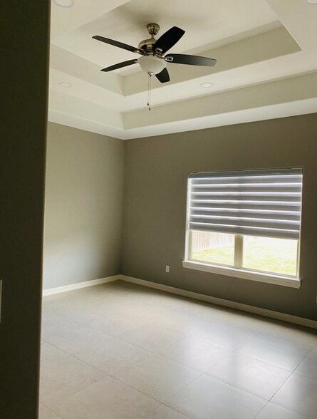 Building Photo - 3873 Tolosa St